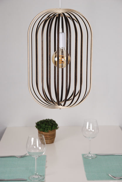 LUWALD NO.04 L Pendelleuchte aus Holz, weiß, handgefertigt, zylinderförmig, ausgeschaltet, Ringe, Atmosphäre, Hängelampe, Seite, Tisch Deko