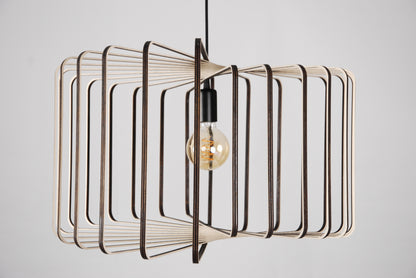 LUWALD NO.01 Pendelleuchte aus Holz, schwarz, handgefertigt, zylinderförmig, ausgeschaltet, Seitenansicht, Perspektive