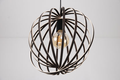 LUWALD NO.03 S Pendelleuchte aus Holz, schwarz, handgefertigt, kugelförmig, ausgeschaltet, von schräg unten