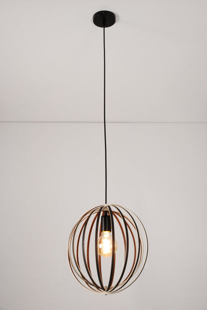 LUWALD NO.03 S Pendelleuchte aus Holz, schwarz, handgefertigt, kugelförmig, angeschaltet, Gesamtansicht