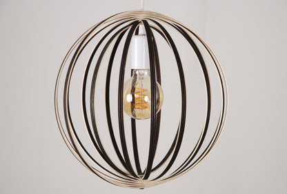 LUWALD NO.03 S Pendelleuchte aus Holz, weiß, handgefertigt, kugelförmig, ausgeschaltet, Seitenansicht