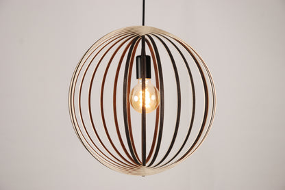 LUWALD NO.03 M Pendelleuchte aus Holz, schwarz, handgefertigt, kugelförmig, angeschaltet, Seitenansicht