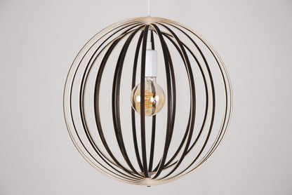 LUWALD NO.03 M Pendelleuchte aus Holz, weiß, handgefertigt, kugelförmig, ausgeschaltet, Seitenansicht