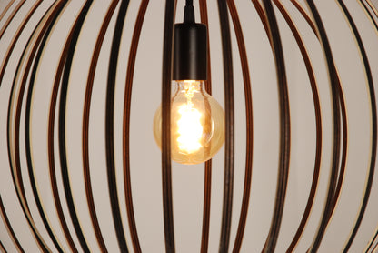 LUWALD NO.03 L Pendelleuchte aus Holz, schwarz, handgefertigt, kugelförmig, angeschaltet, Detailansicht, Seite 