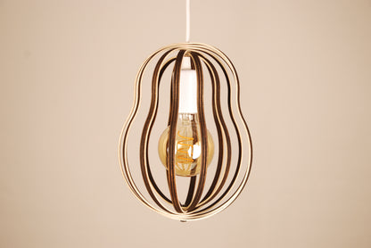 LUWALD NO.02 S, Pendelleuchte aus Holz, weiß, handgefertigt, birnenförmig, ausgeschaltet, Seitenansicht