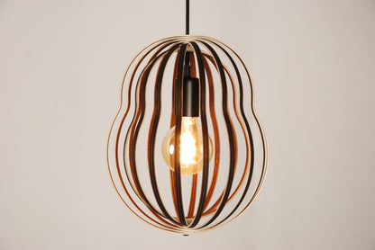 LUWALD NO.02 M Pendelleuchte aus Holz, schwarz, handgefertigt, birnenförmig, angeschaltet, Seitenansicht