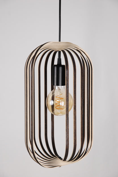 LUWALD NO.04 M Pendelleuchte aus Holz, schwarz, handgefertigt, zylinderförmig, ausgeschaltet, Ringe, Atmosphäre, Hängelampe,  Seitenansicht, andere Anordnung