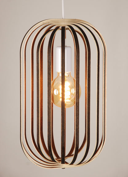 LUWALD NO.04 M Pendelleuchte aus Holz, weiß, handgefertigt, zylinderförmig, angeschaltet, Ringe, Atmosphäre, Hängelampe,  Seitenansicht, gemütlich, warm